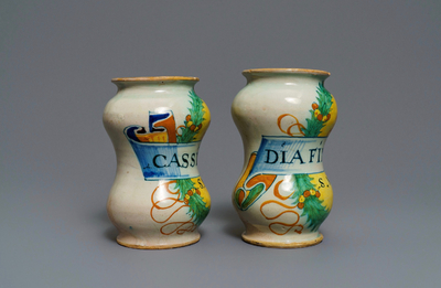 A pair of polychrome Italian maiolica albarelli, Deruta, 2nd half 16th C.